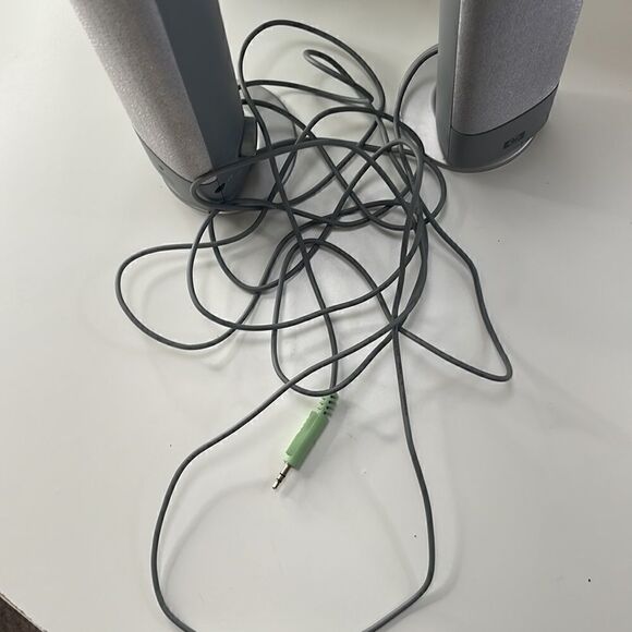 Hewlett-Packard portable speakers.    - Picture 4 of 5